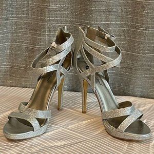 ⭐️⭐️Michael Antonio Size 9 Silver 5 Inch Heel.  SPARKLY  ⭐️⭐️